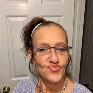 Meet your Posher, Loretta